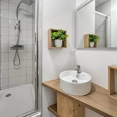 Apartment Renove Et A 2 Pas Du Coeur De *