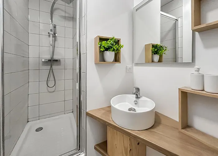 Apartment Renove Et A 2 Pas Du Coeur De *